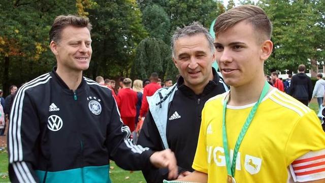 给舒瓦伯更 给舒瓦伯更